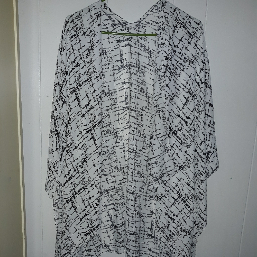 Kimono style loose fit black and white cardigan - Picture 1 of 4